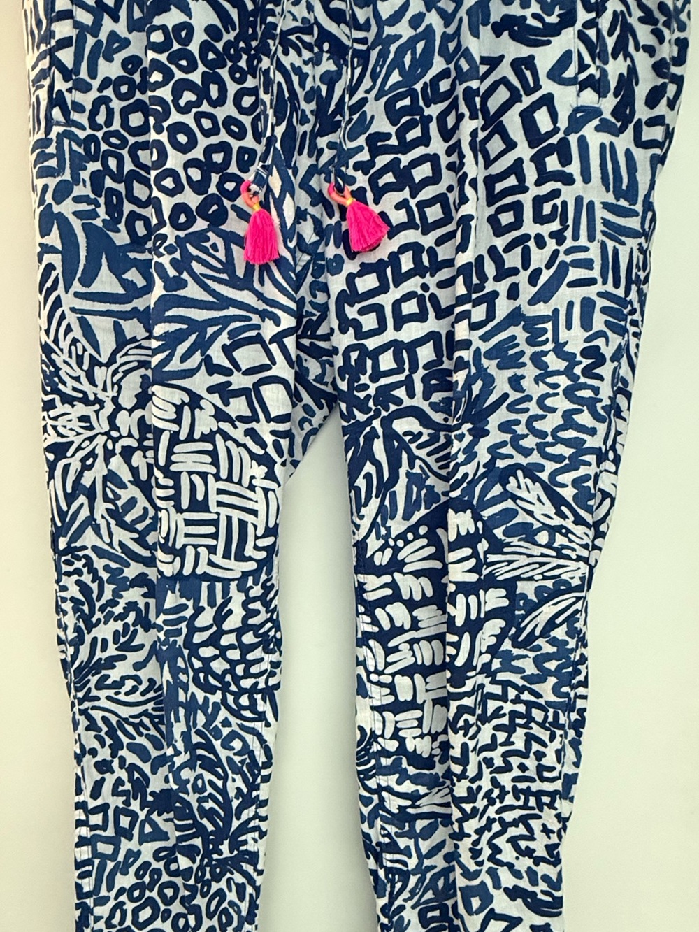 Lilly Pulitzer Navy & White Patterned Woman’s Romper Jumpsuit w hot Pink Tassels